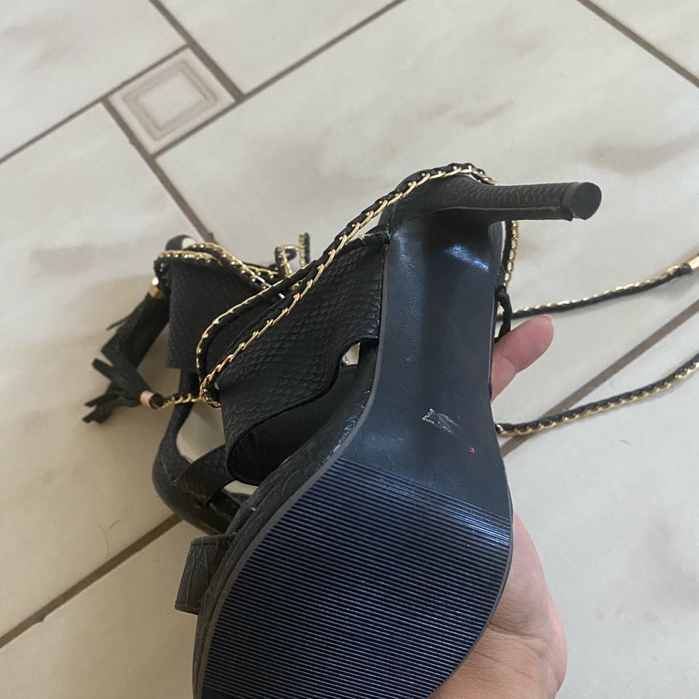 Black heels - Picture 5 of 12